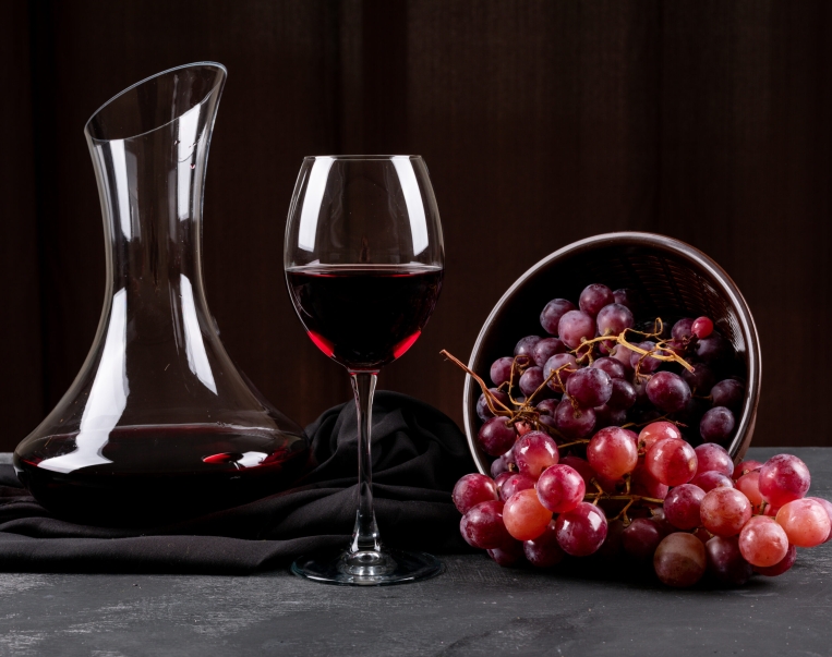 side-view-jug-with-red-wine-grape-dark-horizontal